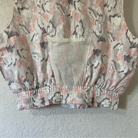 Free people Movement Off The Grid Printed Vest Size Medium NWT - Picture 5 of 10